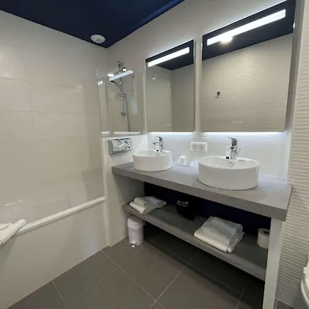 Western Ocean Hotel 3*
